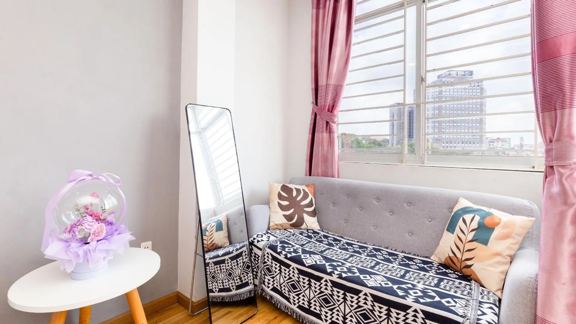 Sweet Rentals Homes With Netflix - 15Mins To Bui Vien Ho Chi Minh City